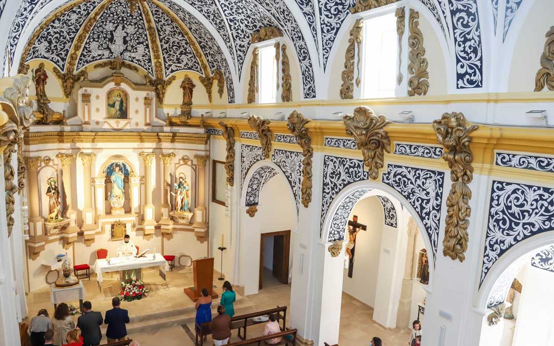 La iglesia de la Inmaculada Concepción luce completamente renovada tras más de diez años cerrada por desprendimientos. / Pilar Cortés-Foto Cliché