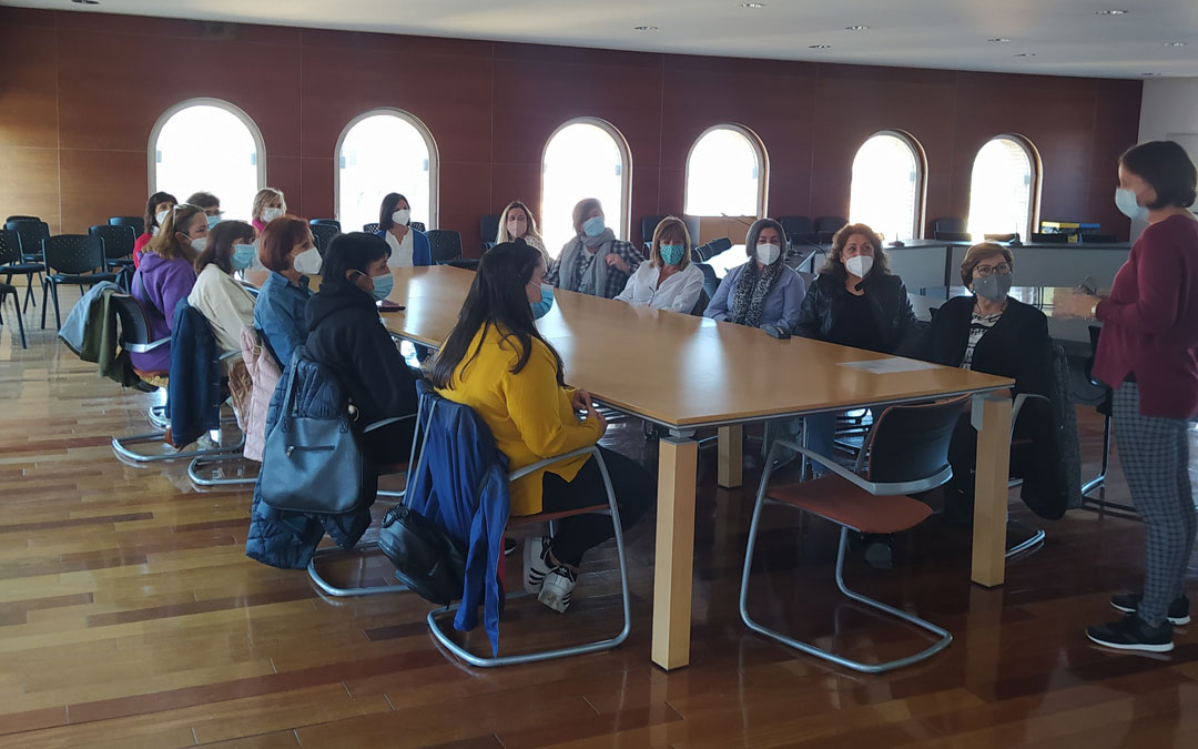 La Comarca del Bajo Aragón impartió un curso de formación para el personal del Servicio de Ayuda a Domicilio. / Comarca Bajo Aragón