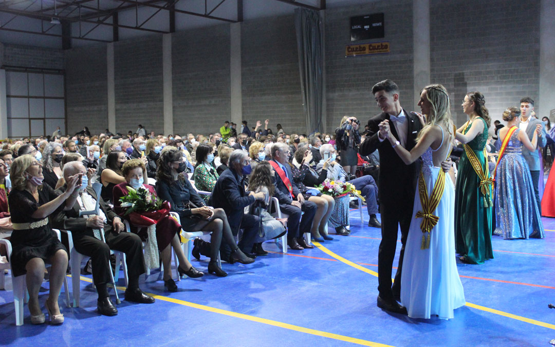 Cretas presenta a sus Reinas y Damas 2020 y 2021 en Santa Pelagia. / B. Severino