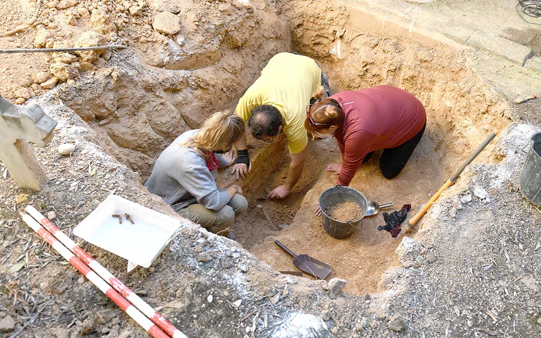 Trabajos en la fosa de Alcañiz este jueves / Ayto. Alcañiz