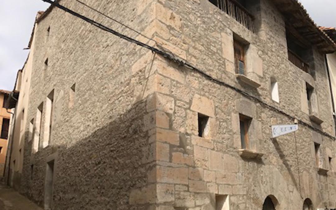Edificio en rehabilitación./La Comarca