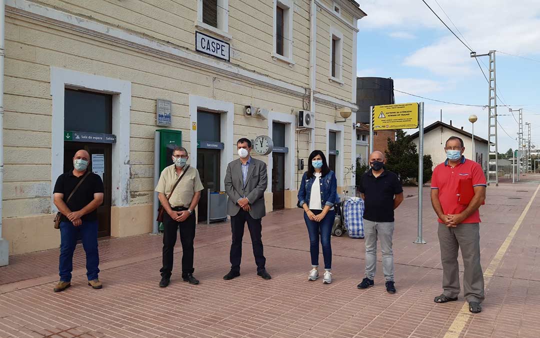 Representantes de Chunta frente a las estación./CHA