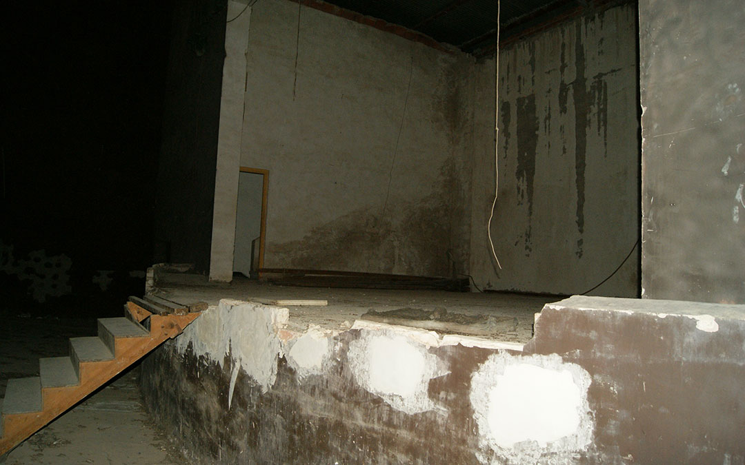 Imagen de 2014 del escenario tras años con el edificio cerrado y abandonado. / B. Severino