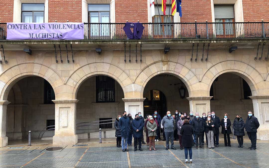 Lectura de manifiesto y minuto de silencio en la DPT./ Diputación de Teruel