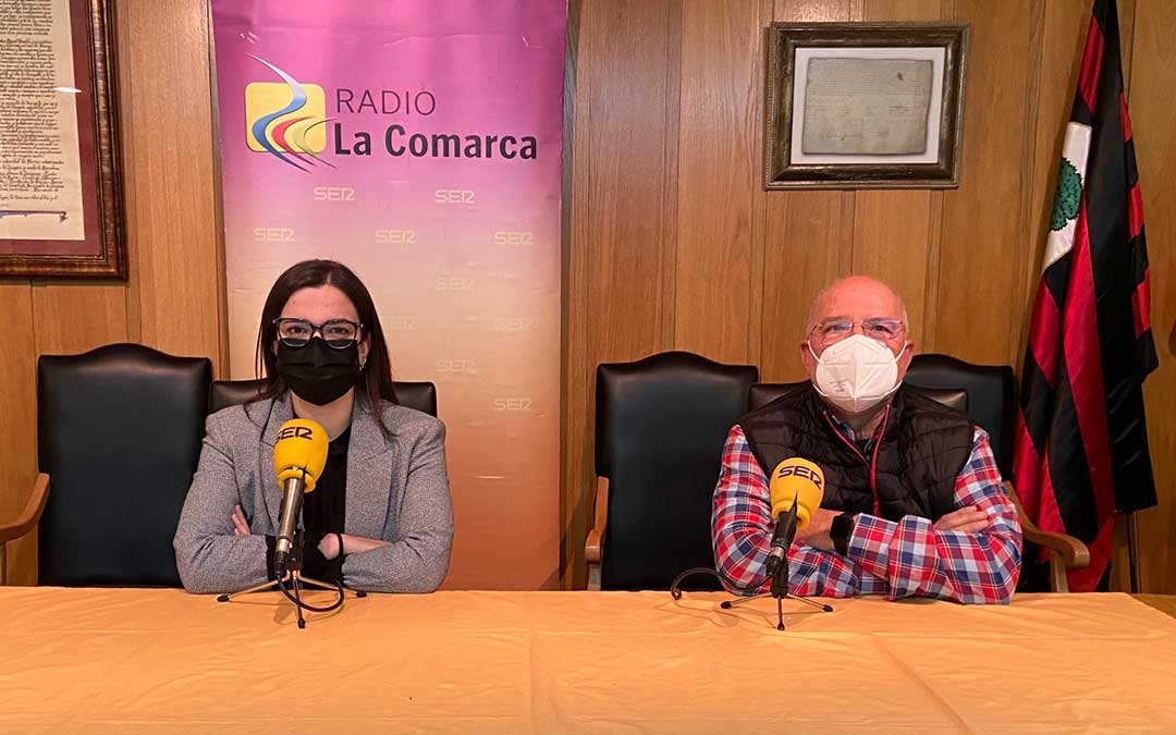 Alicia Martín y Joaquín Lahoz tras el programa especial de Estercuel./ M.B.