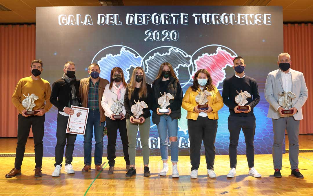 Los galardonados posan una vez finalizada la gala que se celebró en Utrillas. Foto. Ayto. Utrillas