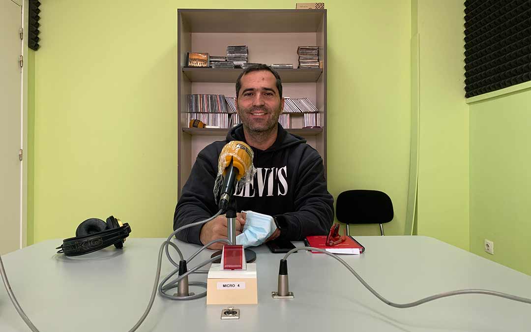Gabriel Luena, concejal de Urbanismo y Educación en Caspe, en Radio Caspe / Eduard Peralta