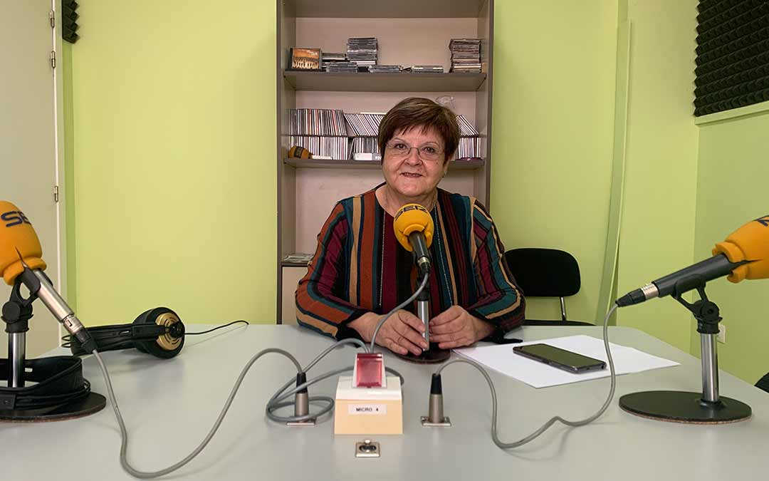 Pilar Mustieles, alcaldesa de Caspe, en Radio Caspe / Eduard Peralta