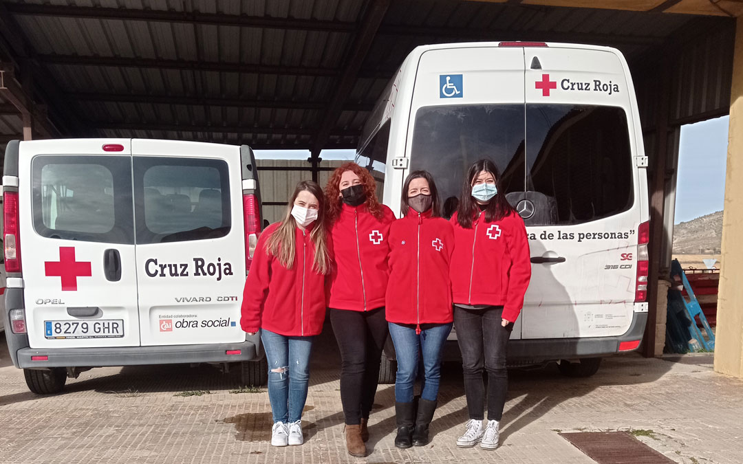 Laura Cucalón, Alba Biel, Miriam Triguero y Clara Gracia, trabajadoras de Cruz Roja Andorra, en la sede de la villa minera. / Cruz Roja