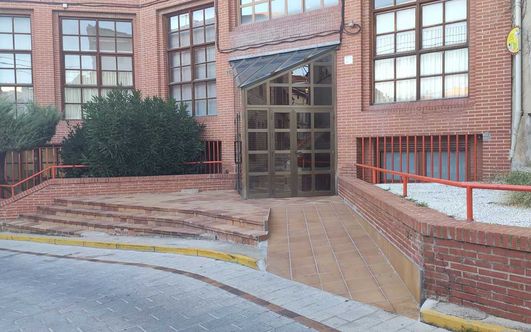 Rampa en la Casa de Cultura en la calle Demetrio Franco López. / Ayto. Andorra