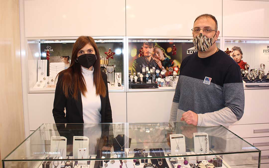 Hora y Oro es uno de los comercios de Alcañiz que abre este domingo. En su caso, en horario de mañana y tarde / L. Castel