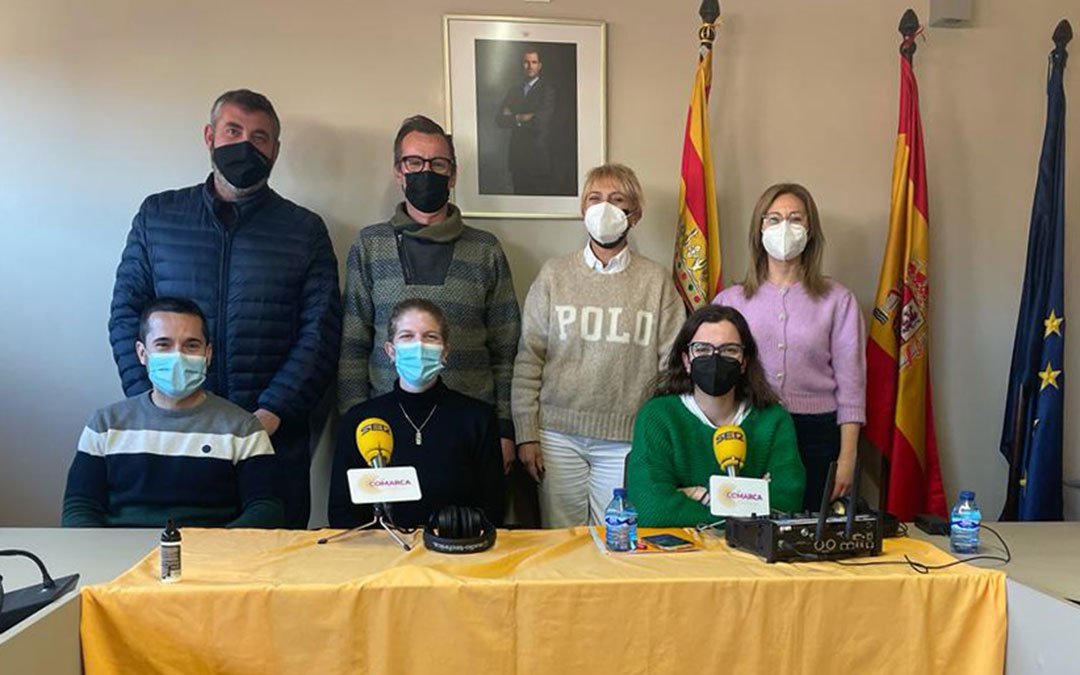 Algunos de los invitados al programa especial emitido desde del Ayuntamiento de Alcorisa./ L.C.