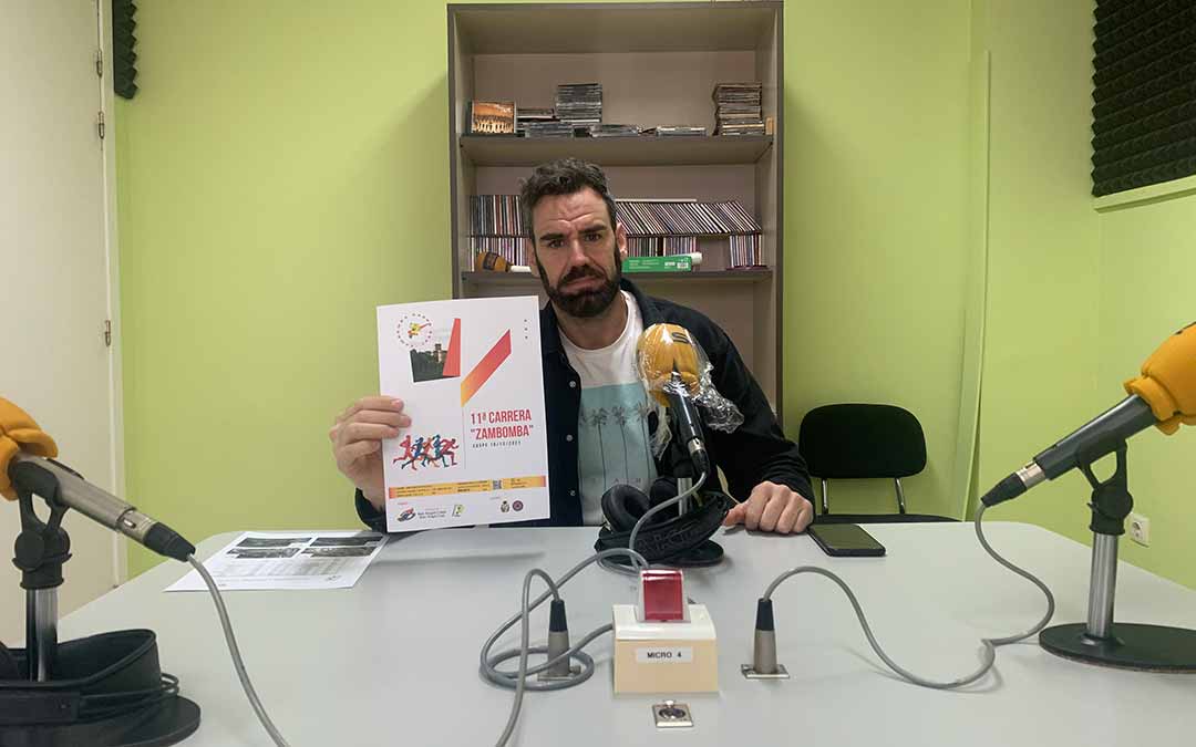 Guillem Fidel, coordinador de deportes en el Bajo Aragón-Caspe, en Radio Caspe / Eduard Peralta