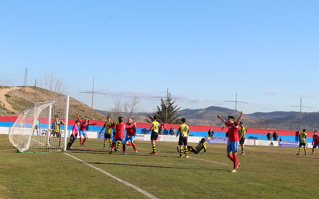 Gol del Alcorisa en el José Roca ante el Maella. / B. Severino