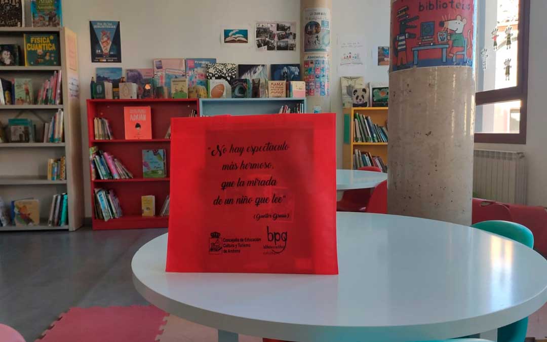 La biblioteca andorrana ha lanzado la iniciativa 'Un bebé, un libro'. / Ayt. Andorra