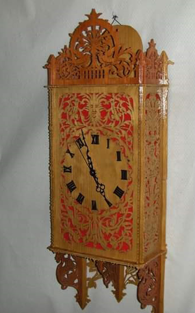 Reloj de pared con todo detalle obra de Carceller. / B. Carceller