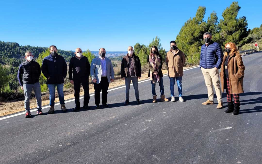 Alberto Izquierdo en la visita que ha realizado a Valdealgorfa./ DPT