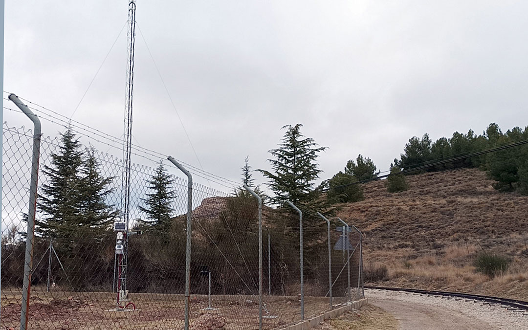 La estación meteorológica se ha protegido mediante un sistema de vallado./ Ayto. Utrillas