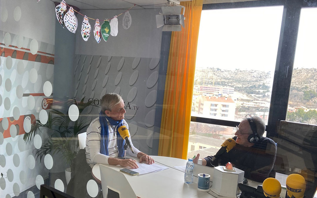 José Luis del Valle y Javier Vílchez en el estudio de Radio La Comarca./ A.M.