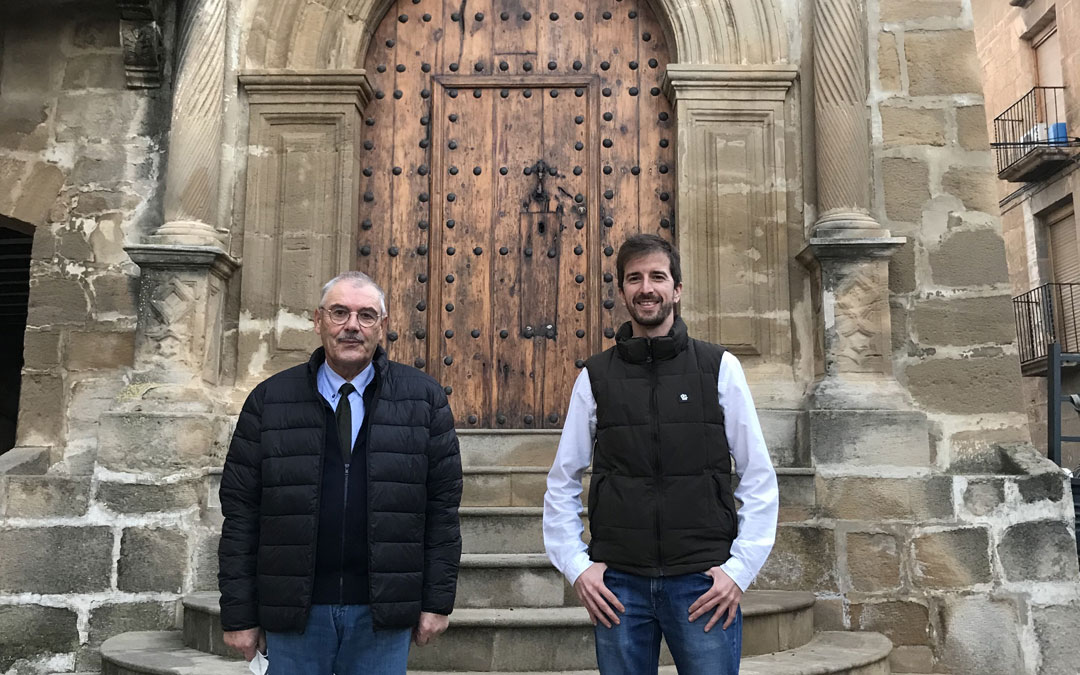 El alcalde de Maella, Jesús Zenón -a la izda-, y el responsable de Promoción en Aragón de Capital Energy, Fernando Liso. / C. E.