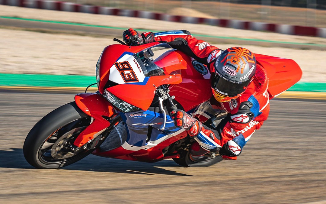 Marc Márquez a los mandos de una Honda CBR600rr en el circuito alcañizano./ Motorland