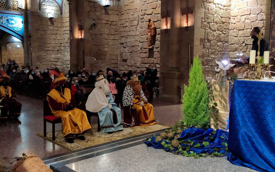 Sus Majestades de Oriente han hecho una parada en su recorrido en la Iglesia Parroquial de Andorra. / Ayt. Andorra