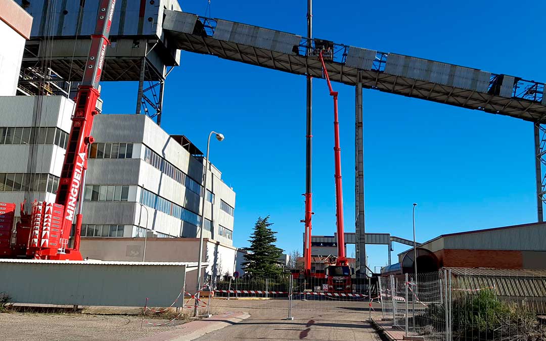 En la imagen, trabajos recientes de desmontaje de la Térmica / L.C.