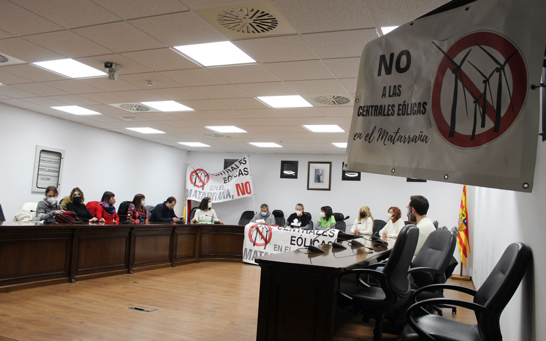 Rueda de prensa en el Matarraña de plataformas, asociaciones y ayuntamientos en contra de los macroparques eólicos. / B. Severino