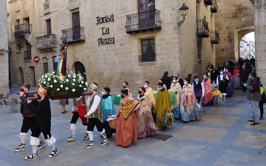 La procesión de San Antón ha recorrido las calles del casco urbano. J.L.