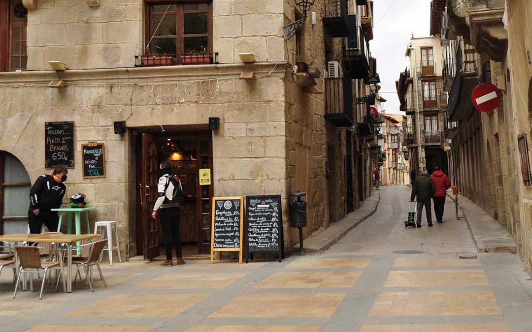 Valderrobres es uno de los municipios en el que se han visto algunos turistas durante la jornada. J.L.