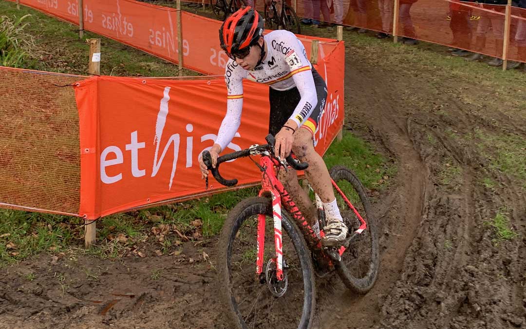 Zaera en plena competición en la cita de la Copa del Mundo celebrada en Francia. Foto. F.A.C.