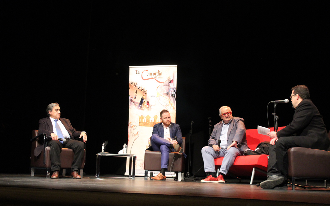 José Luis Corral, Magi Seritjol y Darío Español, en la mesa redonda moderada por Jesús G. Franco. / B. Severino