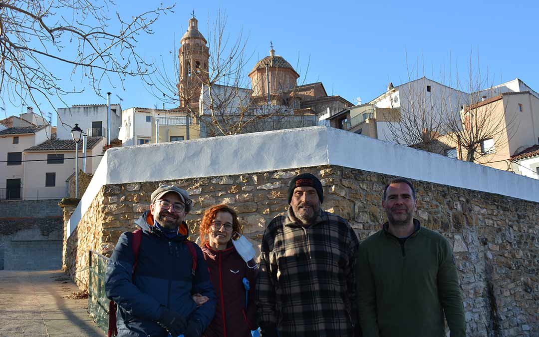 Participantes en las tareas de limpieza del río Martín./I.M.