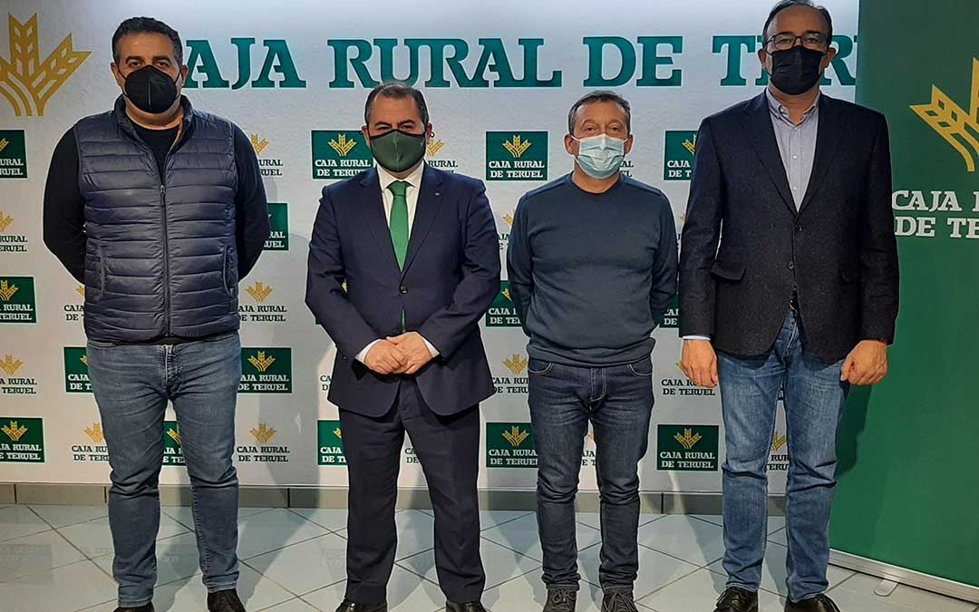 David Gutiérrez, director general de Caja Rural de Teruel, junto con José Manuel Roche, UPA; David Andreu, UAGA; y José Manuel Cebollada, ASAJA./ Caja Rural de Teruel