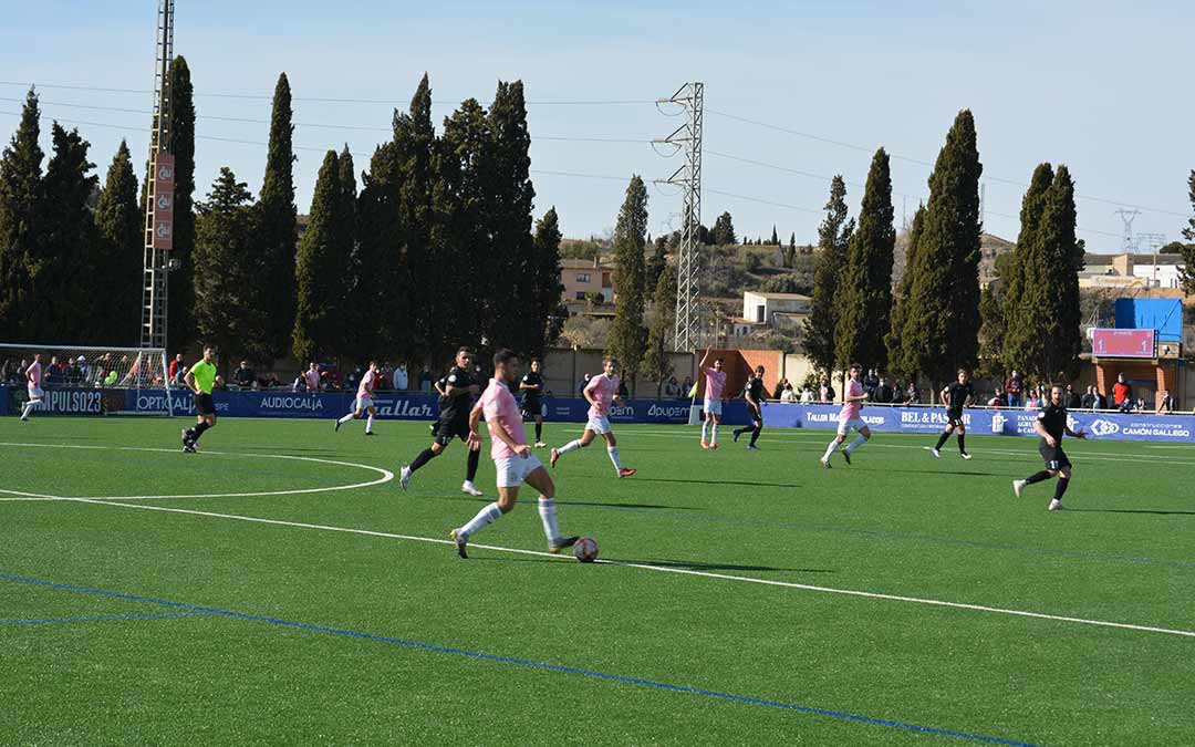 Momento del partido entre el C.D. Caspe y el U.D. Biescas./I.M.