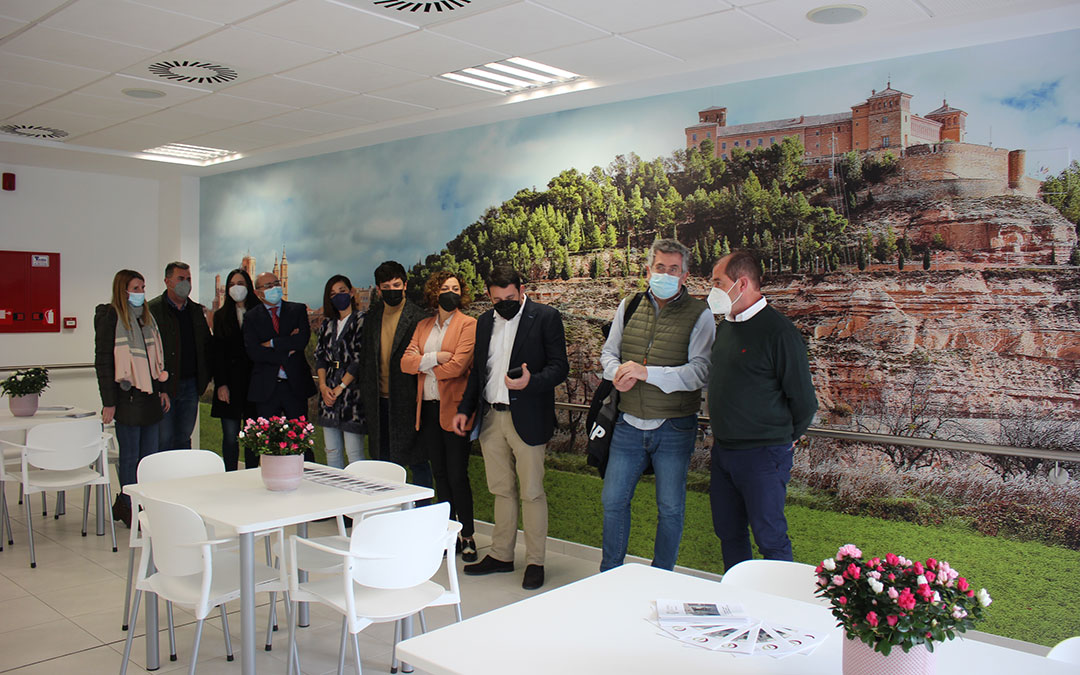 Visita al Centro de Día este viernes por parte de los concejales del Ayuntamiento de Alcañiz / L. Castel