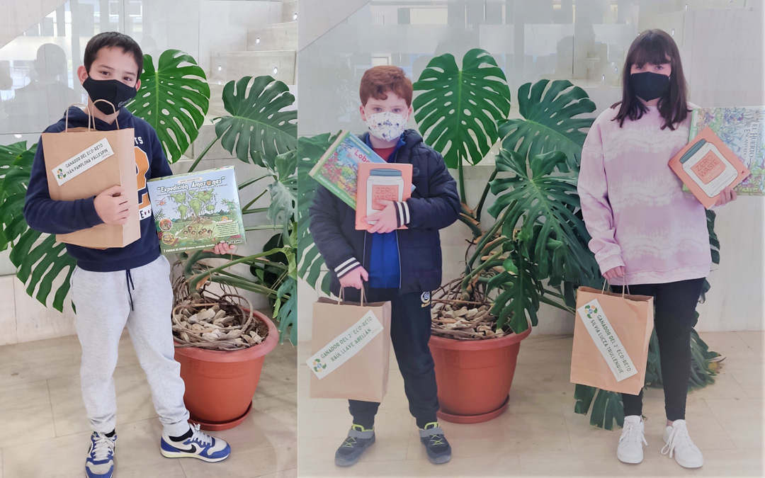 Iván Pamplona, de Urrea, fue el ganador del primer ‘Eco-Reto’. Raúl Llave, de Albalate; y Silvia Lucea, de Samper; se llevaron los premios del segundo. / Juventud Bajo Martín