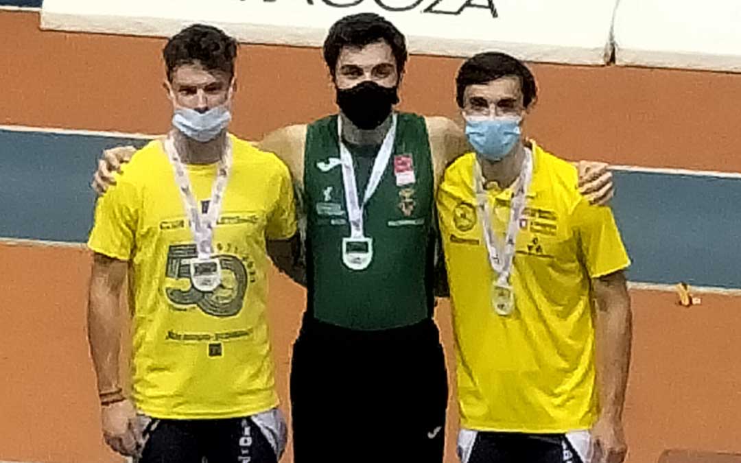 Diego Delgado en lo más alto del podio. Foto. C.D.