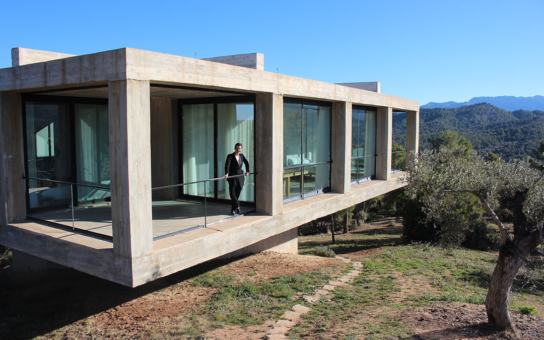 Gustavo Egusquiza, en Solo Houses de Cretas, vivienda en la que se ha alojado este fin de semana / L. Castel