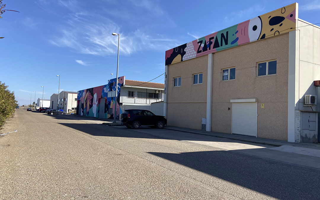 Zafán Recubrimientos es una de las empresas punteras en su sector y desde Venta del Barro sirve a diferentes zonas de España. / A. Martín