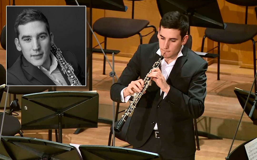 Mariano Esteban Barco, en un momento de interpretación con el oboe. Ha actuado en numerosas salas internacionales, entre ellas, el Royal Albert Hall de Londres o la Philarmonie de París.