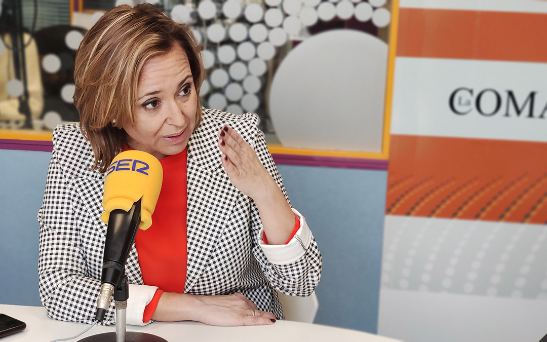 Mayte Pérez siendo entrevistada en Radio La Comarca./ L.C.