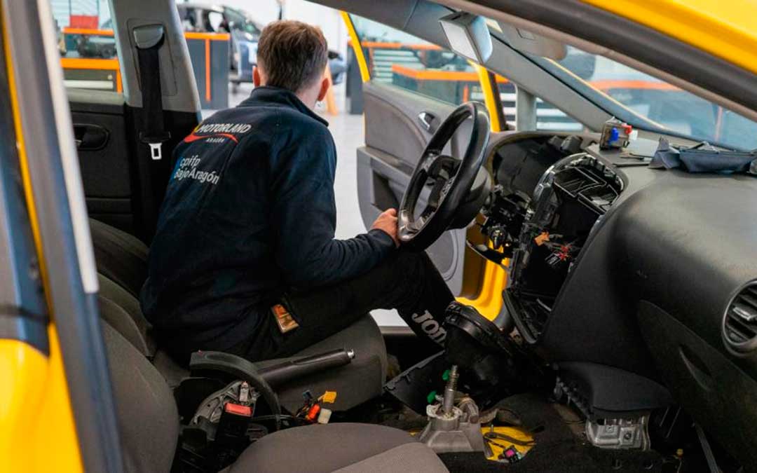 Prácticas de los estudiantes de Automoción del CPIFP Bajo Aragón en Motorland./ Motorland Aragón
