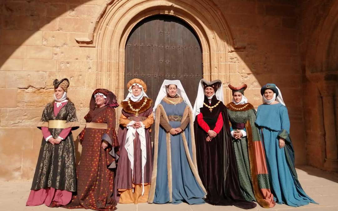 Mujeres nobles junto algunas plebeyas que participan en las representaciones de La Concordia de Alcañiz. Foto. E.I./D.E.