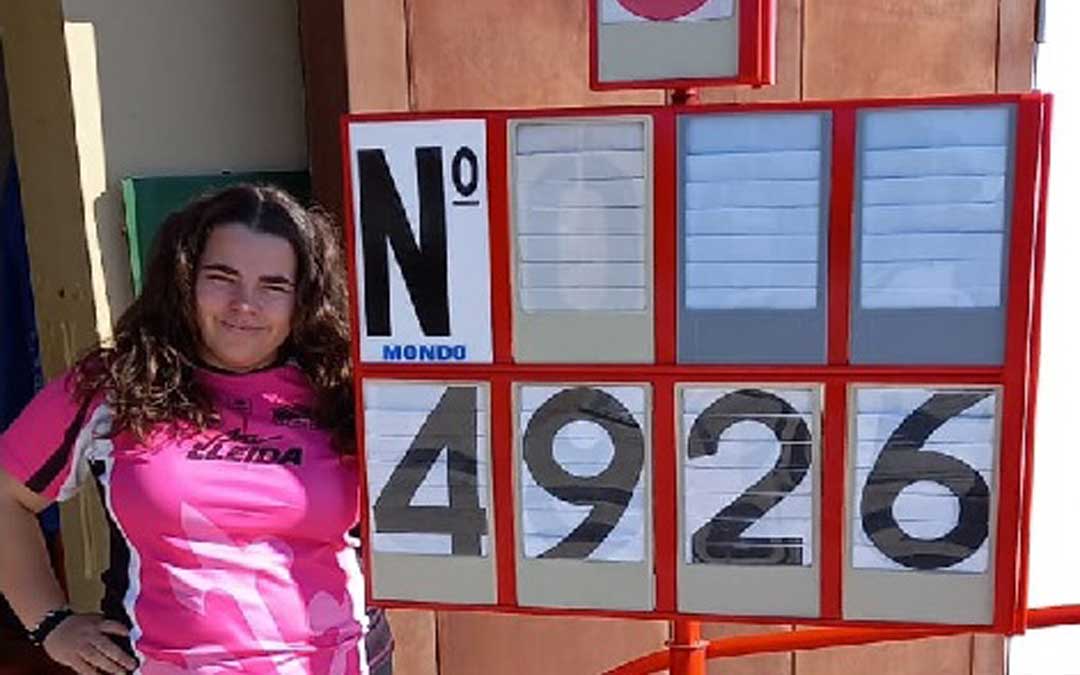 Una imagen que comienza a ser habitual para Elena Sanz. Foto. J.S.