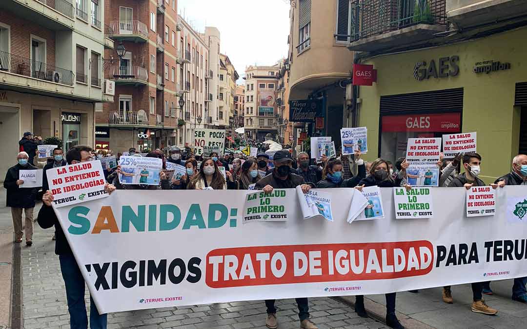 Multitud de mensajes reivindicativos durante la marcha./MAR