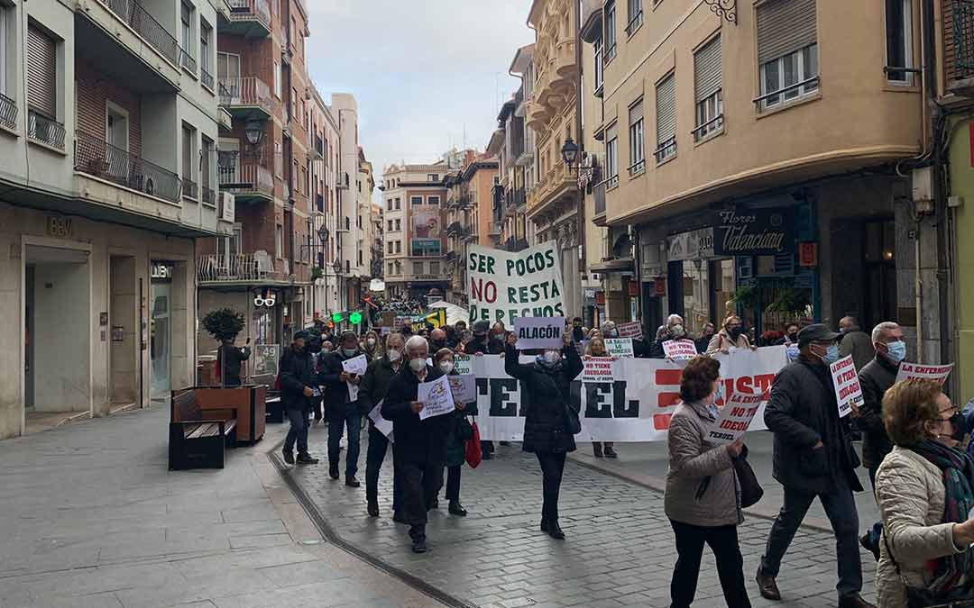 Los manifestantes han recorrido las calles de Teruel./MAR