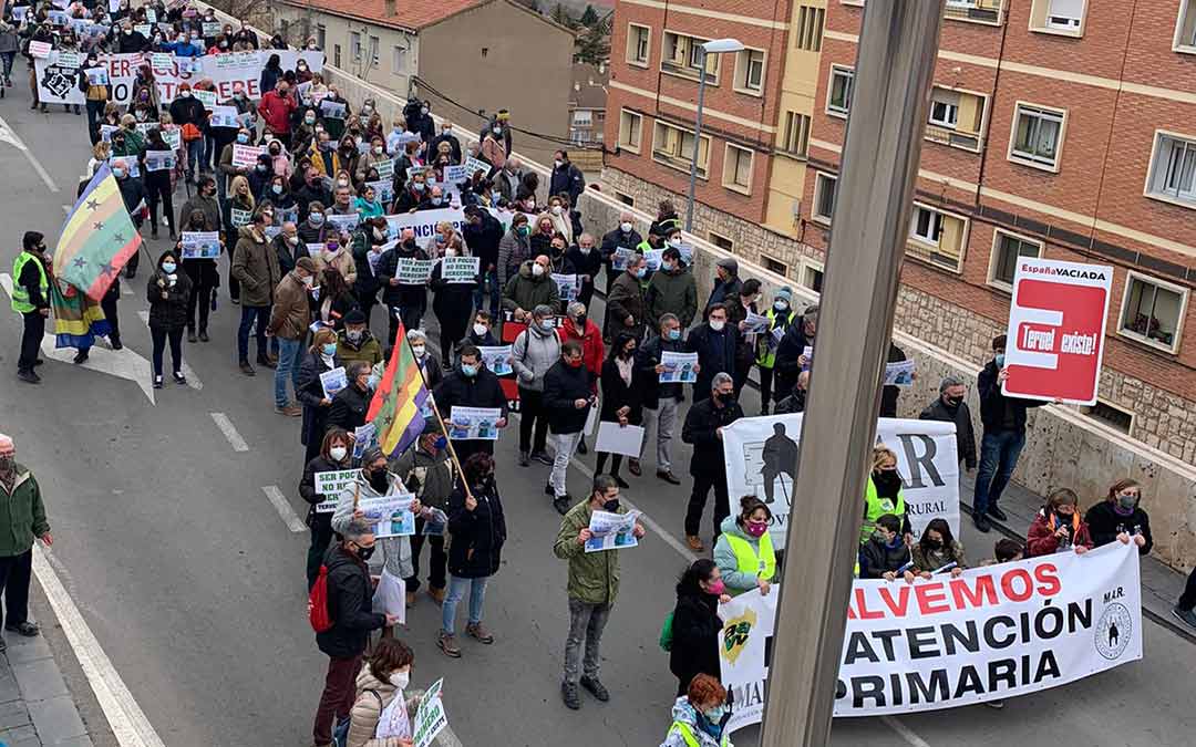 Unas 2.000 personas recorriendo las calles de Teruel./MAR