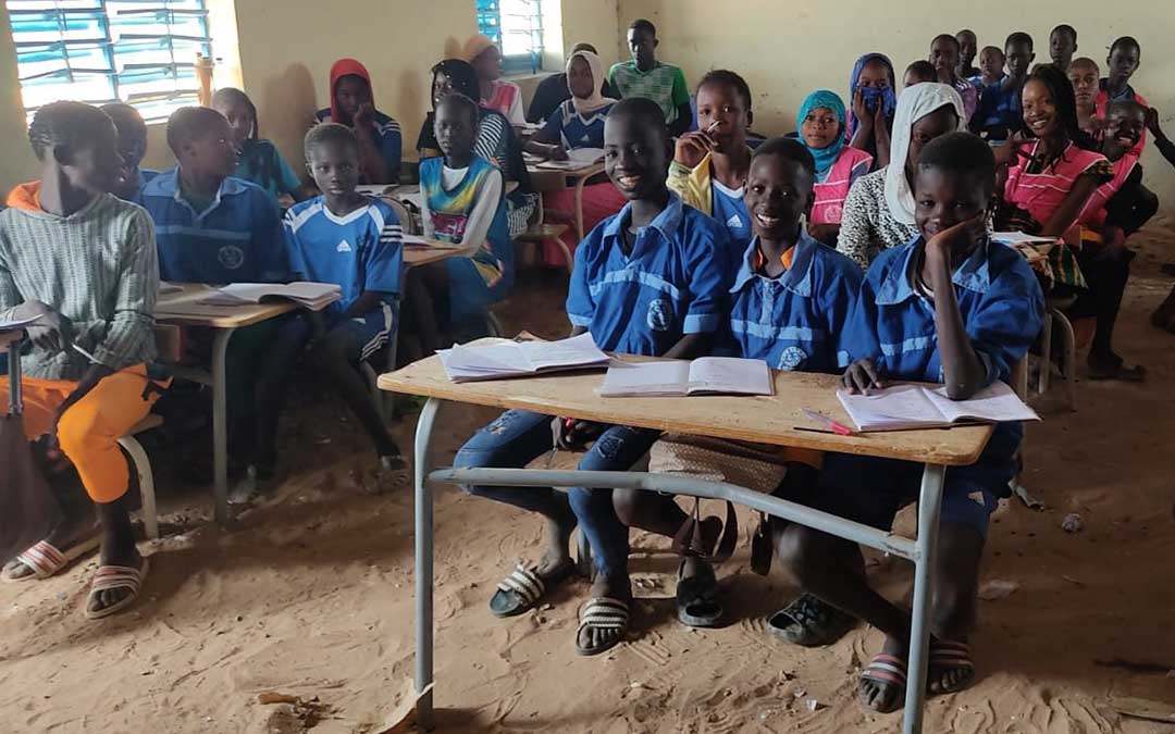 Los niños de Gandé en la escuela / Adouna Bou Neck
