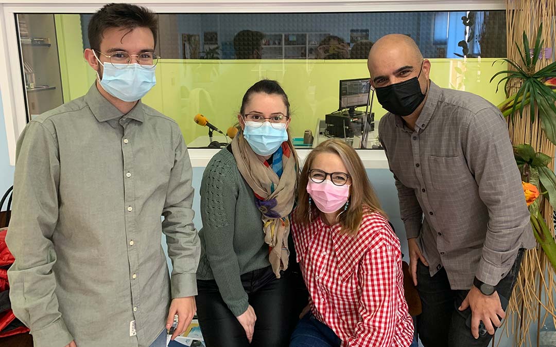 Los participantes del programa, en Radio Caspe / María Ibáñez